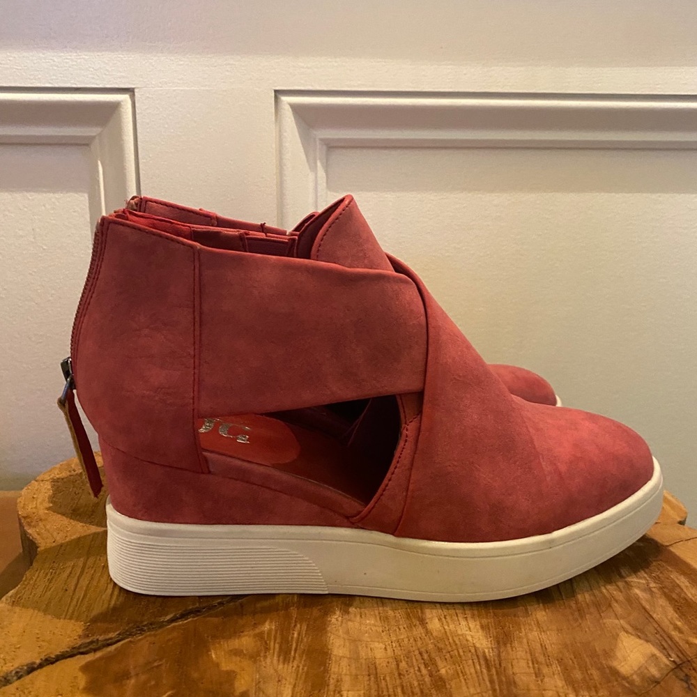 Pink Suede Wedges Size 8, NWOT - Picture 5 of 7